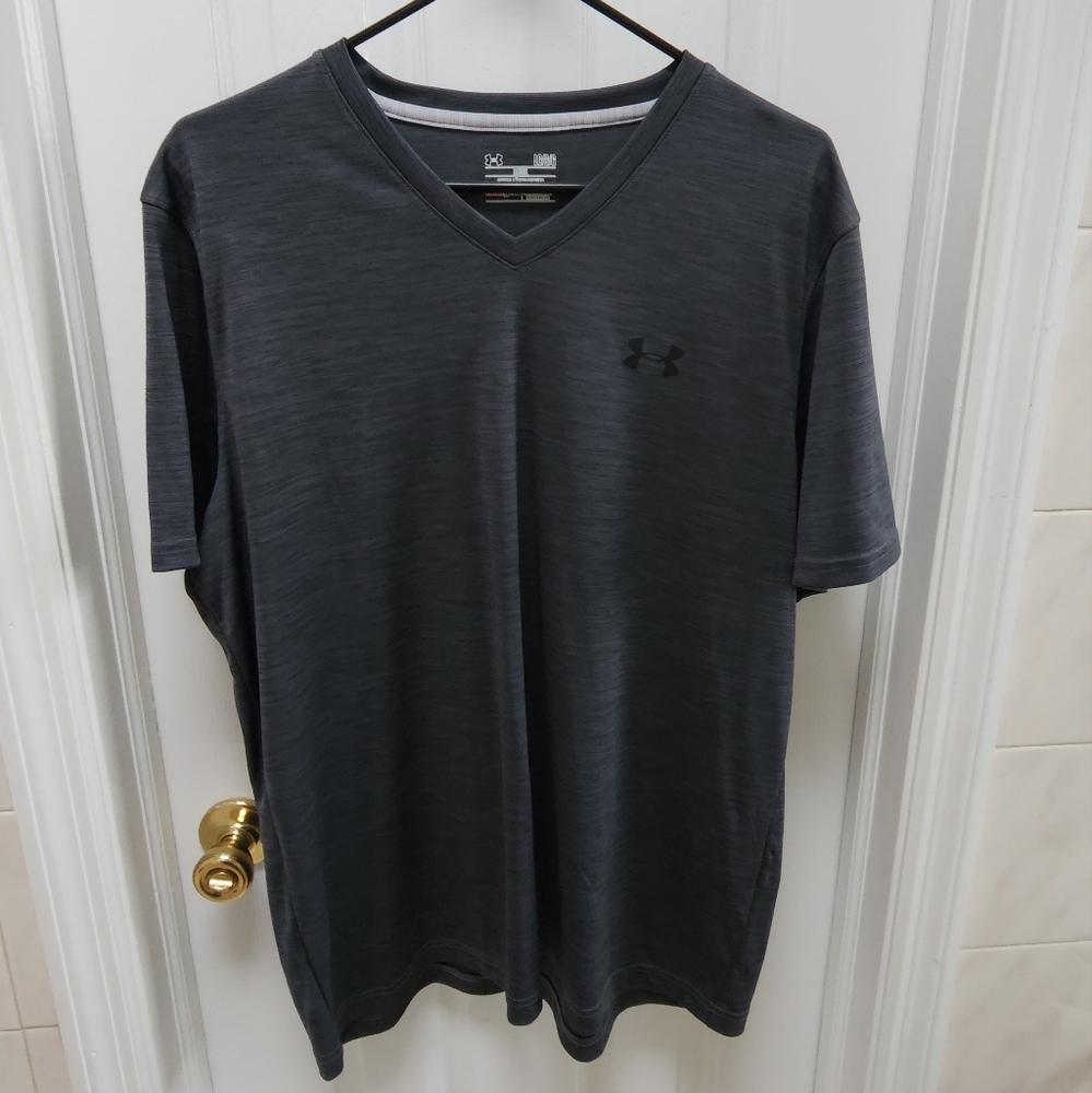 Under Armour V-Neck Dark Grey workout shirt large